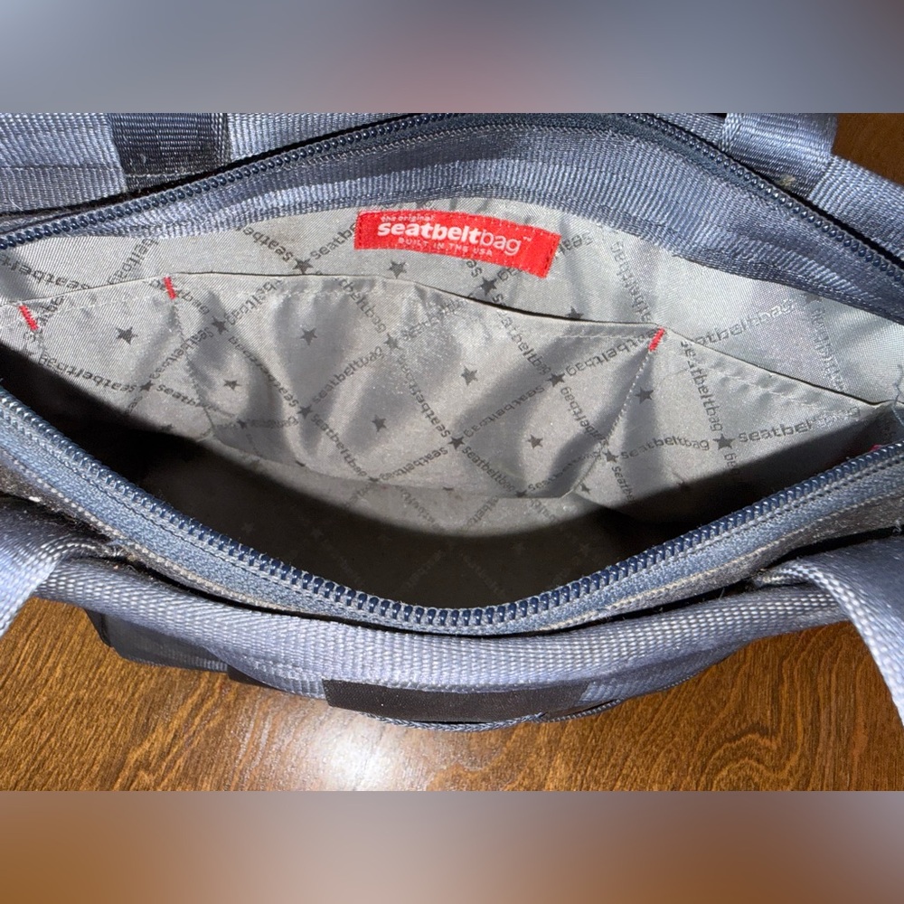 Seatbelt Bag, grey color, great condition. - Picture 4 of 5